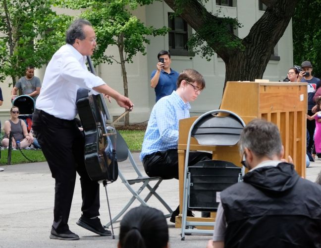 Yo Yo Ma McKinley Park 20190621 Yo Yo Ma Ben Serwer performing
